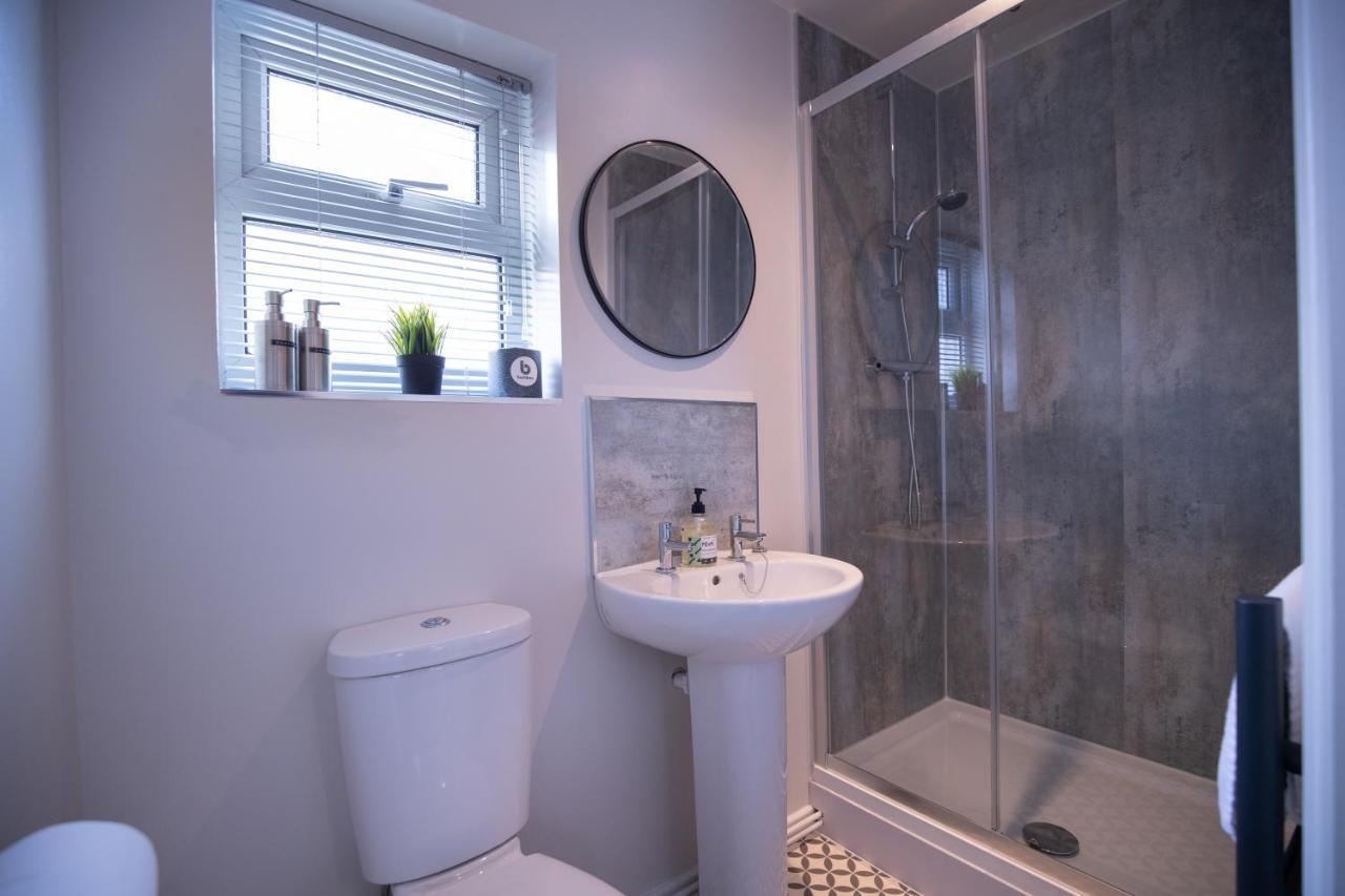 Saltbox Properties- Large!! 3 Bed, 3 Bath House, Parking, Fast Wifi, Town Centre Location! Sleeps 6 Ashby-de-la-Zouch Bagian luar foto