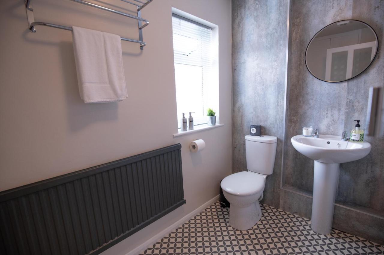 Saltbox Properties- Large!! 3 Bed, 3 Bath House, Parking, Fast Wifi, Town Centre Location! Sleeps 6 Ashby-de-la-Zouch Bagian luar foto
