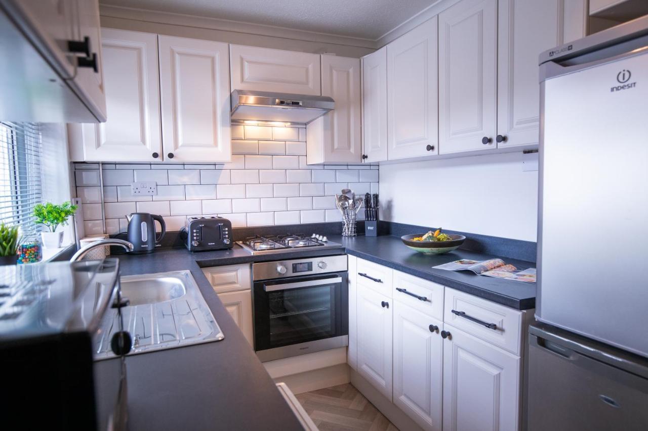 Saltbox Properties- Large!! 3 Bed, 3 Bath House, Parking, Fast Wifi, Town Centre Location! Sleeps 6 Ashby-de-la-Zouch Bagian luar foto